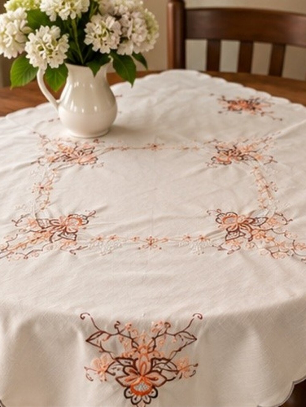 Vintage Embroidered Tablecloth + 4 Napkins Floral Scalloped 5 Piece Set